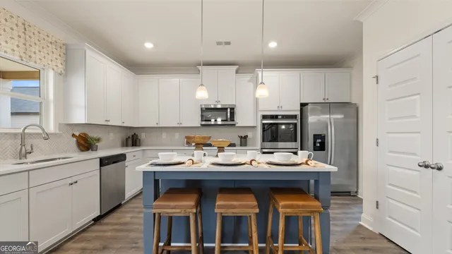 a view of room with painting on the wall and a ceiling fan