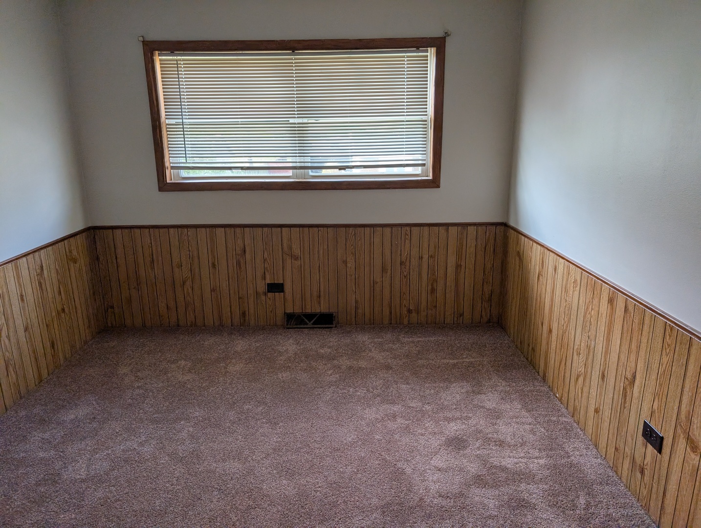 208 Dee Road North Aurora, IL 60542 - Photo 18 of 36