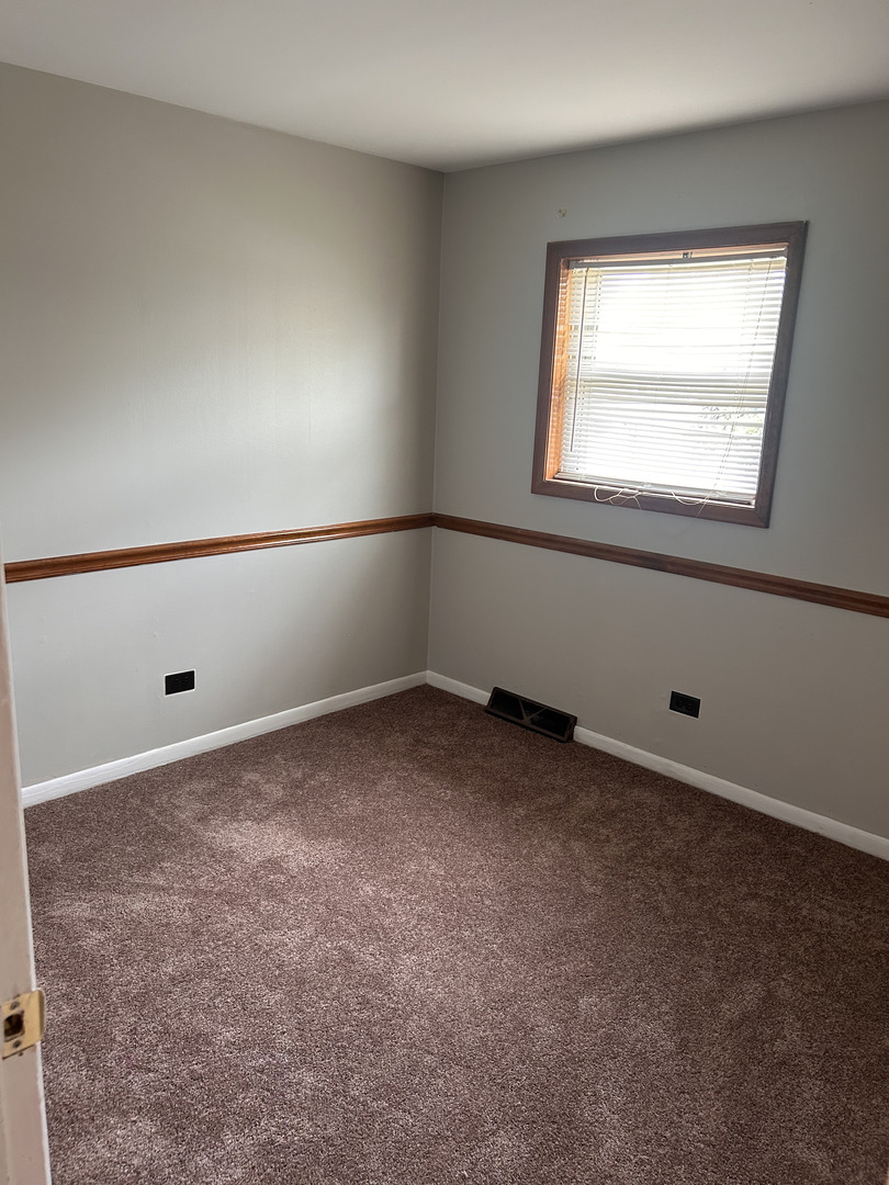 208 Dee Road North Aurora, IL 60542 - Photo 22 of 36