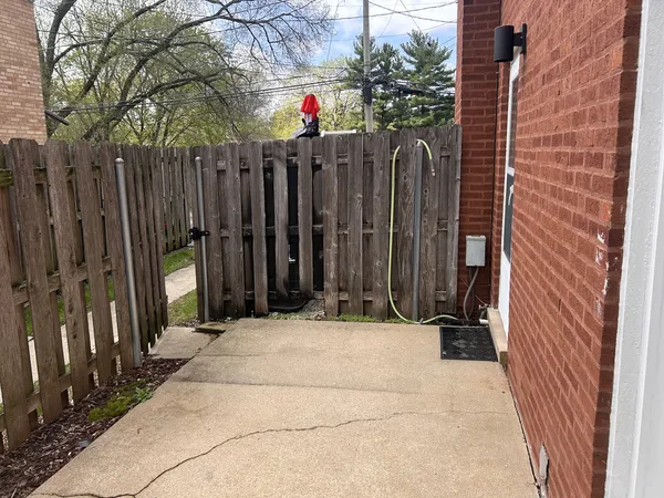 $1,800 | 208 Dee Road, North Aurora, IL 60542