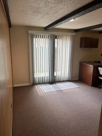 $1,800 | 208 Dee Road, North Aurora, IL 60542