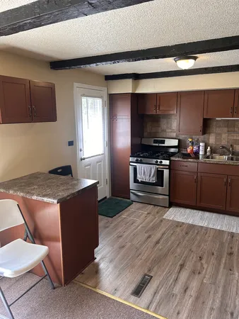 $1,800 | 208 Dee Road, North Aurora, IL 60542