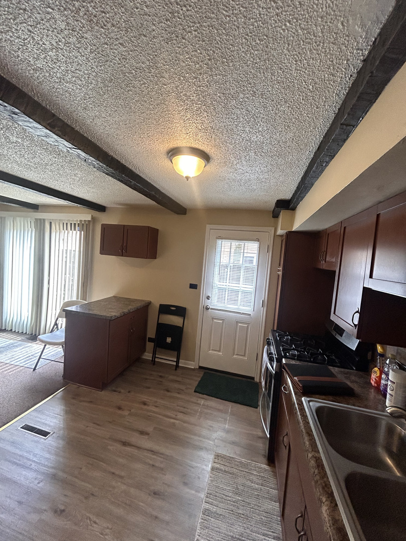 208 Dee Road North Aurora, IL 60542 - Photo 9 of 36