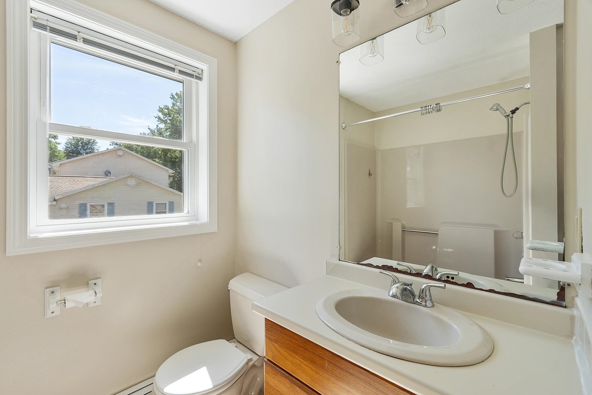 33 Thornton Road Nashua, NH 03063 - Photo 12 of 36