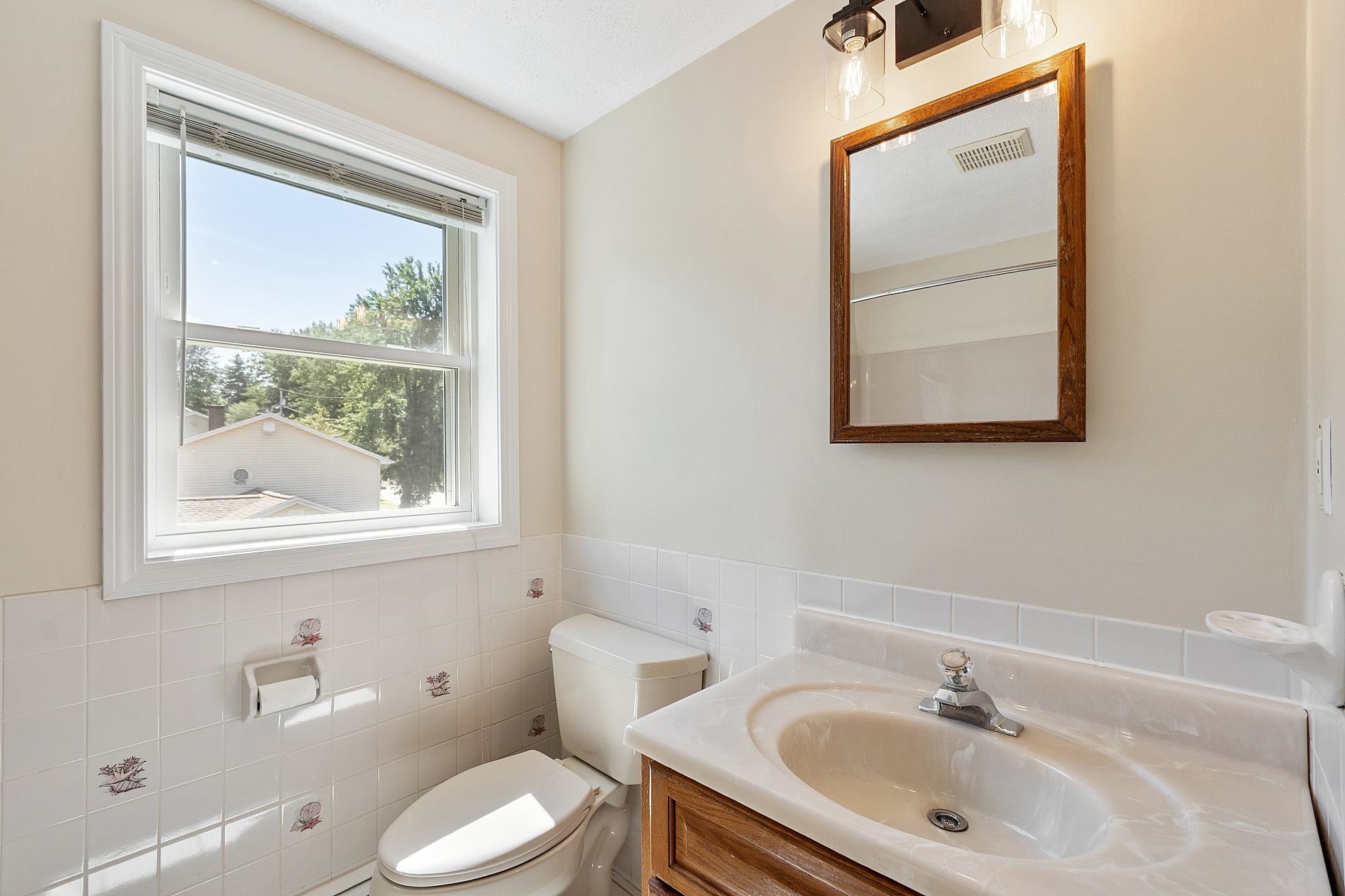 33 Thornton Road Nashua, NH 03063 - Photo 22 of 36