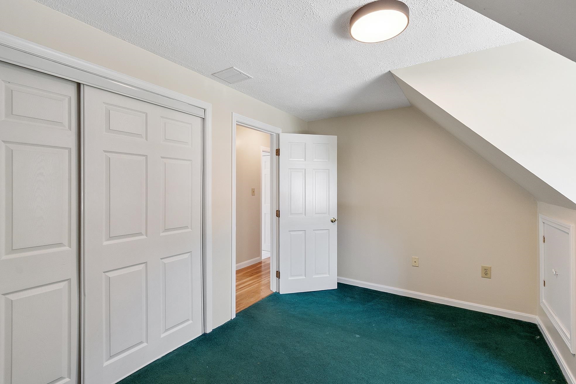 33 Thornton Road Nashua, NH 03063 - Photo 27 of 36