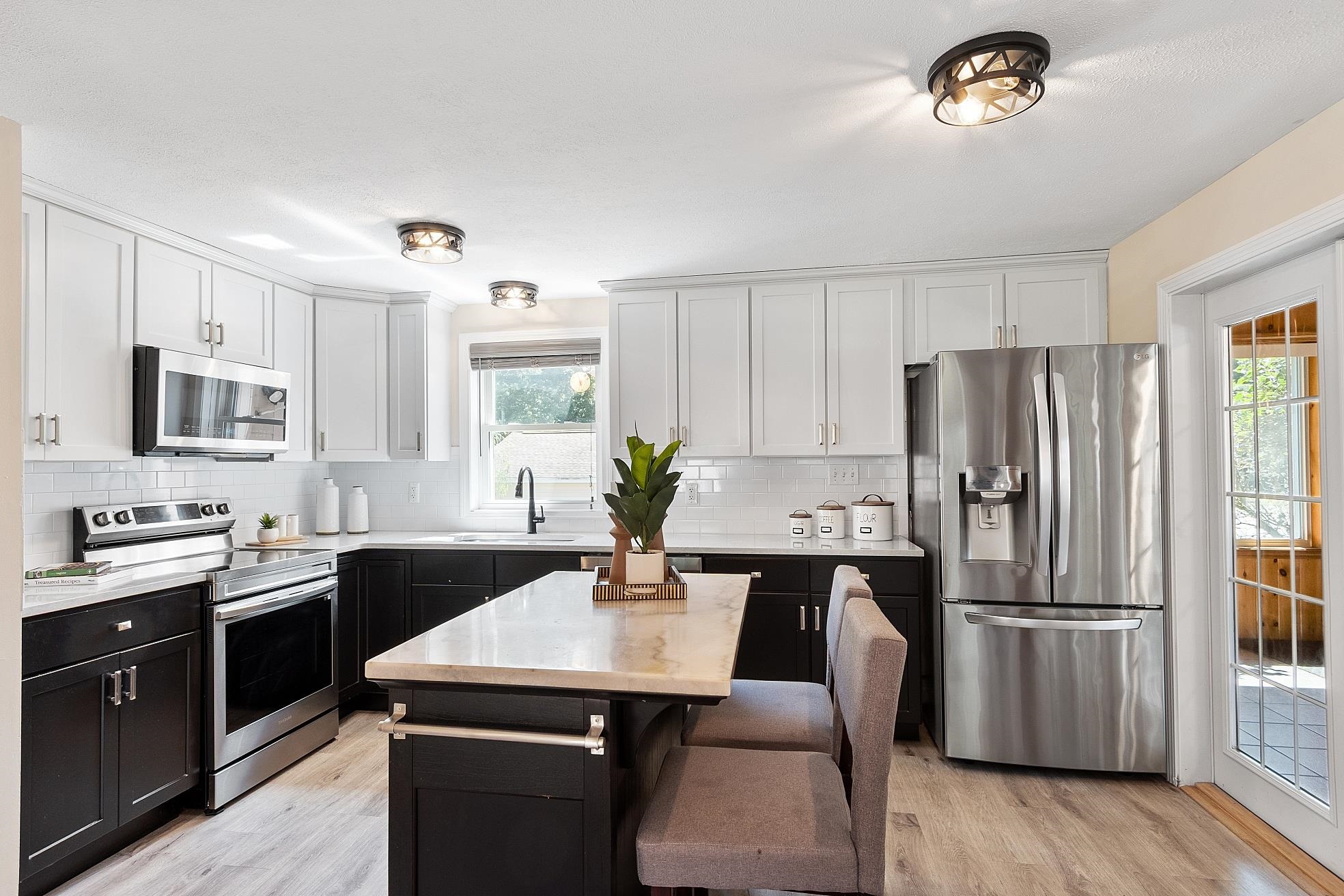 33 Thornton Road Nashua, NH 03063 - Photo 7 of 36