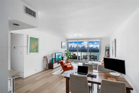 $4,300 | 1000 West Avenue, Unit 1116, Miami Beach, FL 33139