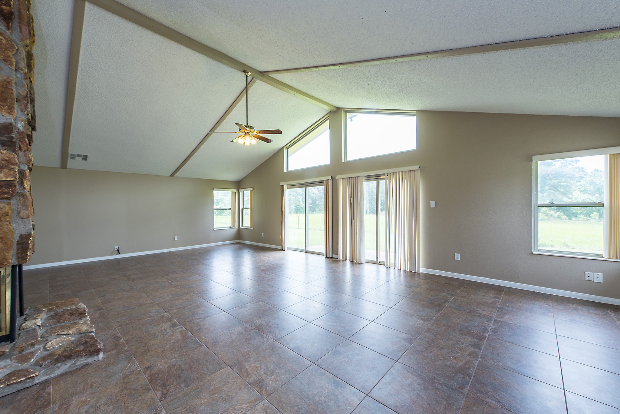 29363 Riley Road Waller, TX 77484 - Photo 4 of 31 Living Room