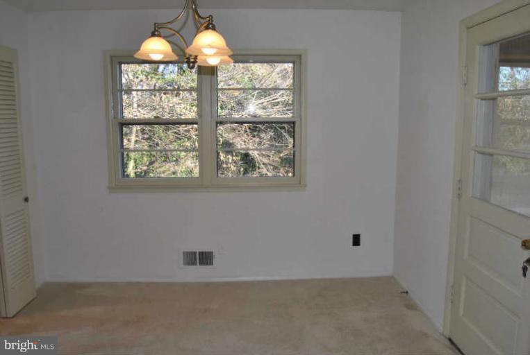 8301 Accotink Road Lorton, VA 22079 - Photo 4 of 25 Dining Room
