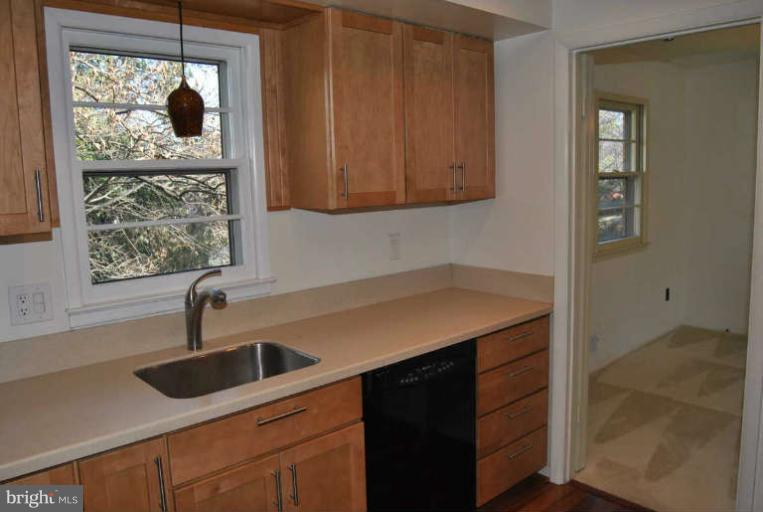 8301 Accotink Road Lorton, VA 22079 - Photo 5 of 25 Kitchen