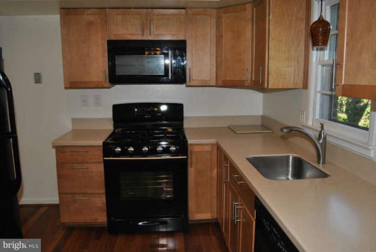 8301 Accotink Road Lorton, VA 22079 - Photo 6 of 25 Kitchen