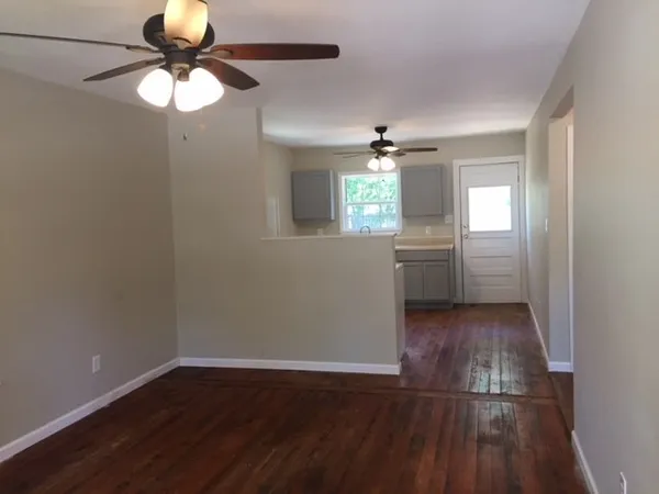 $1,350 | 1109 Emile Street, Bastrop, TX 78602