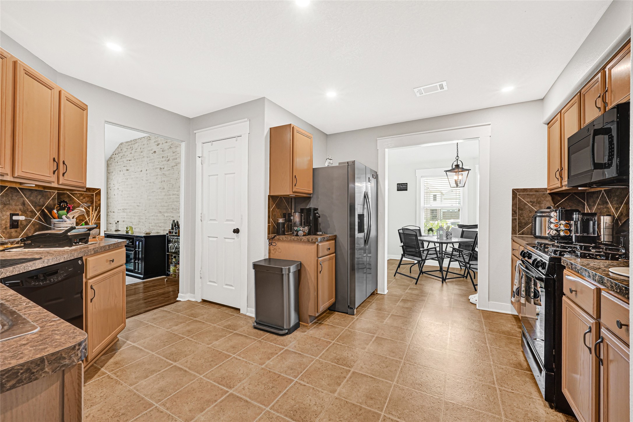 9825 Hyacinth Way Conroe, TX 77385 - Photo 9 of 21