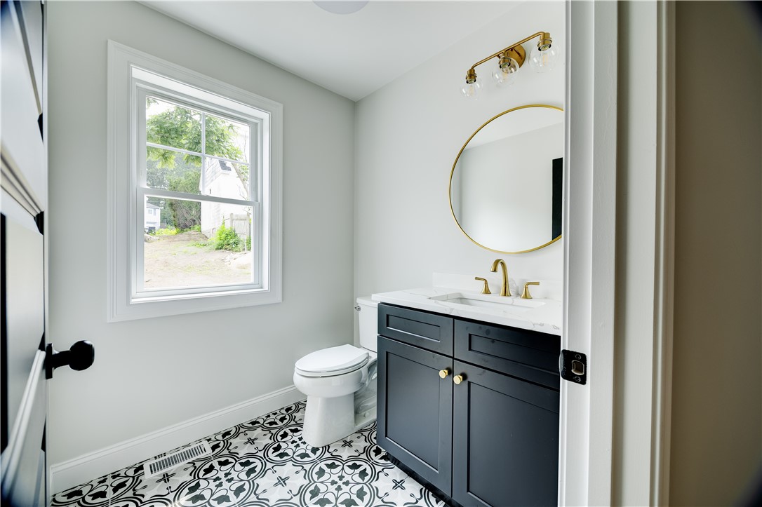 212 St Louis Avenue Woonsocket, RI 02895 - Photo 15 of 34