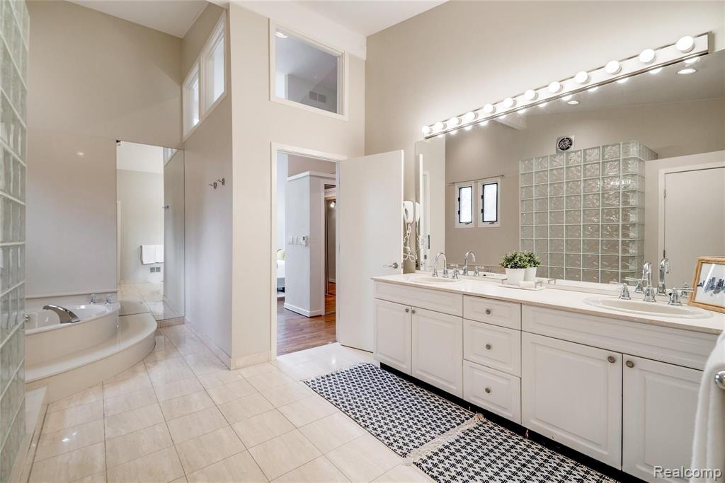 2870 West Hickory Grove Road Bloomfield Hills, MI 48302 - Photo 15 of 31