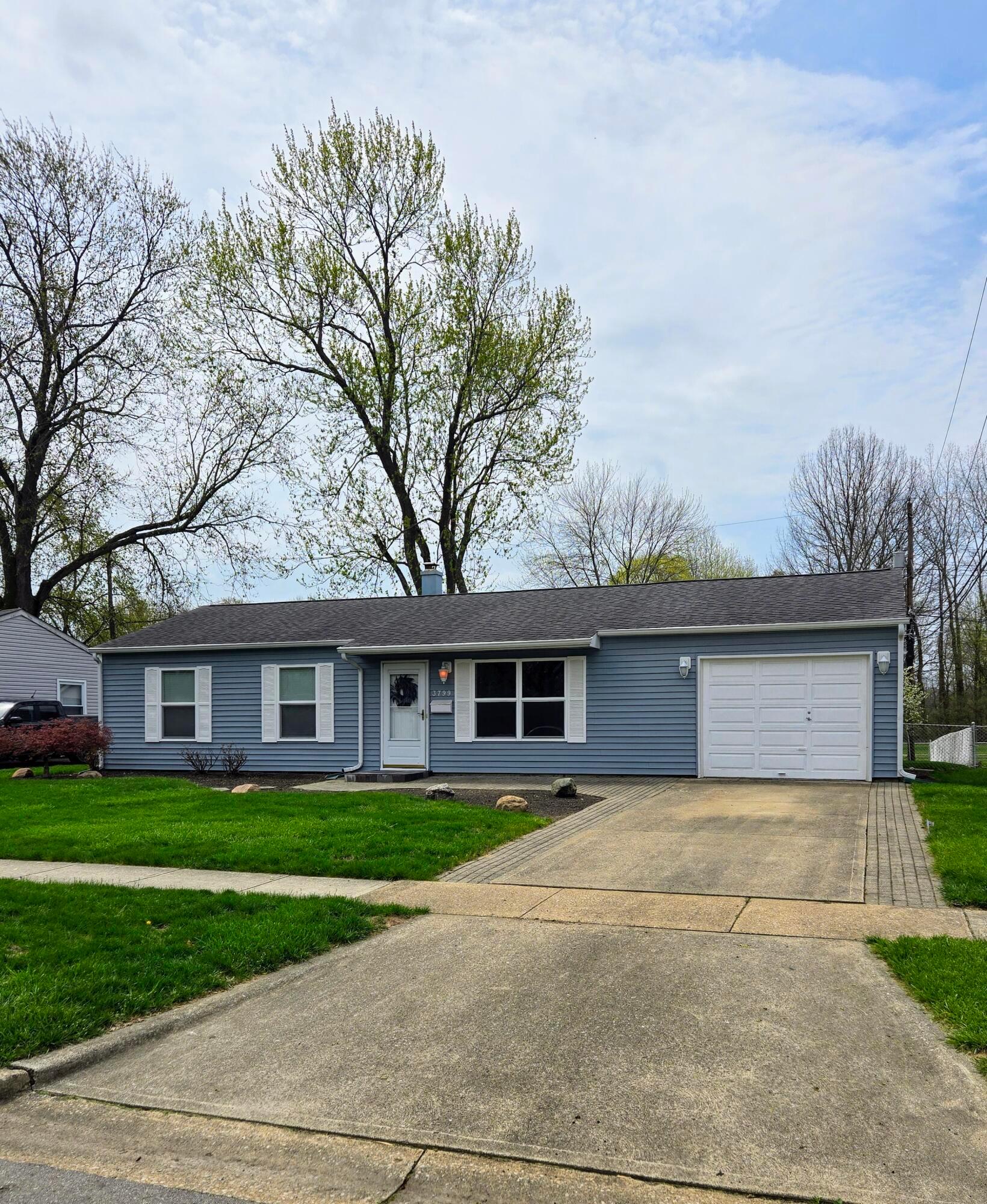 3799 Rutledge Drive Hilliard, OH 43026 - Photo 2 of 23 Front Side