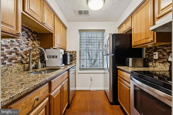 $424,900 | 8621 Kenosha Court, Lorton, VA 22079