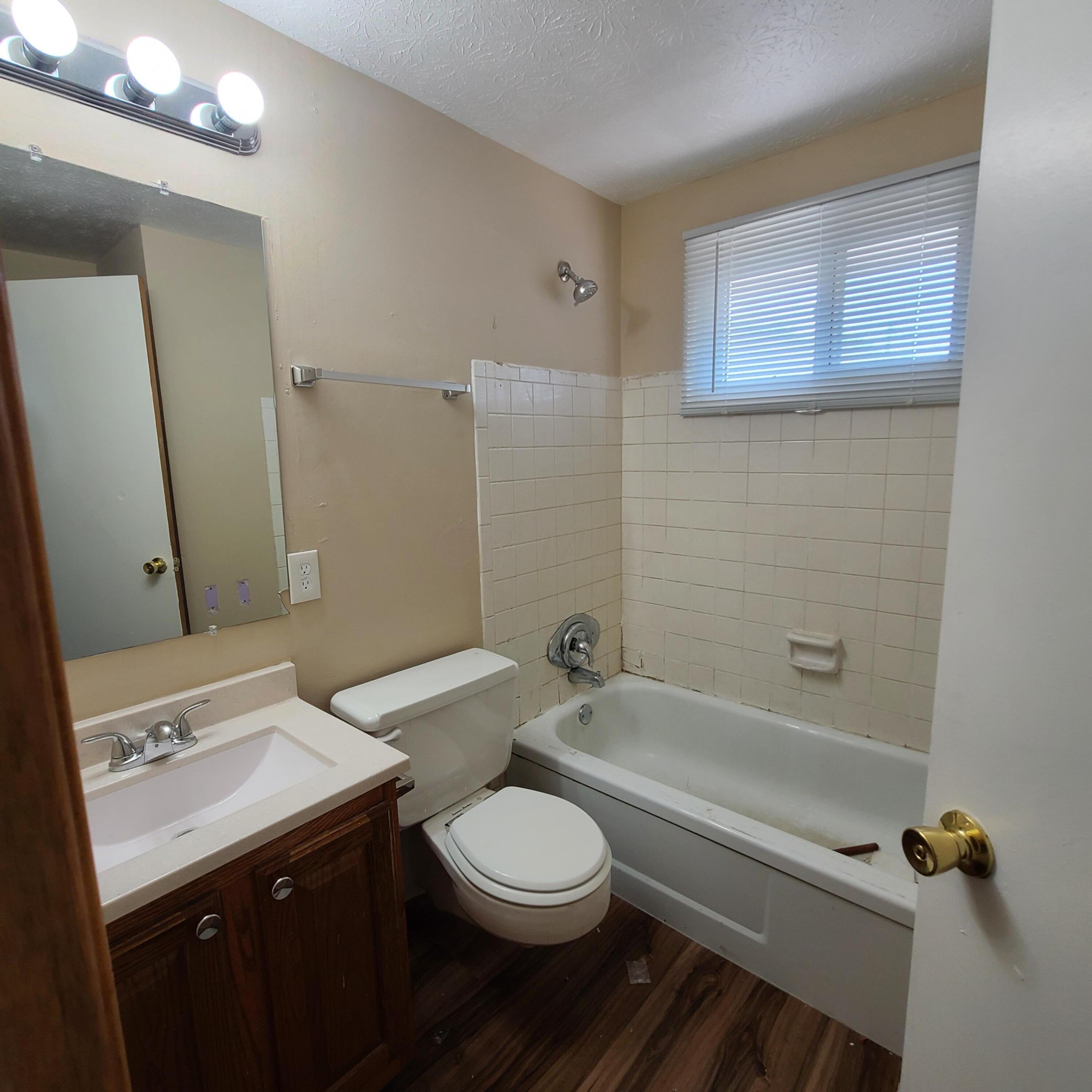 2127 Tupsfield Road Columbus, OH 43229 - Photo 17 of 21 17 Tups Bathroom