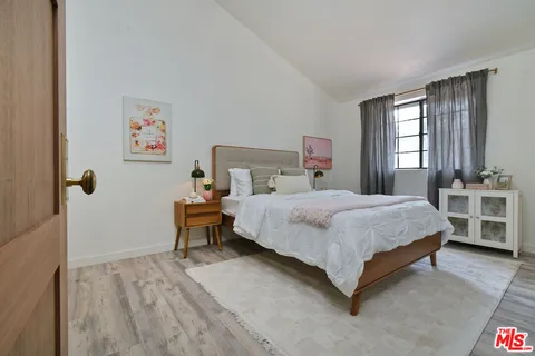 $1,085,000 | 22522 Avenue San Luis, Woodland Hills, CA 91364