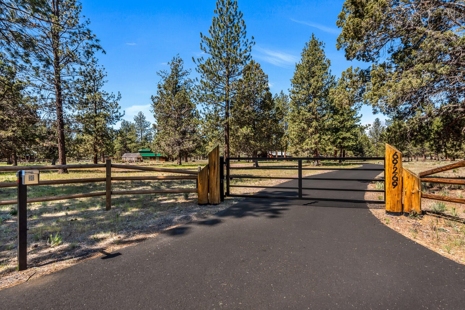 69269 Crooked Horseshoe Road Sisters, OR 97759 - Photo 40 of 43 OReilly_20250514_70_397368_72ppi