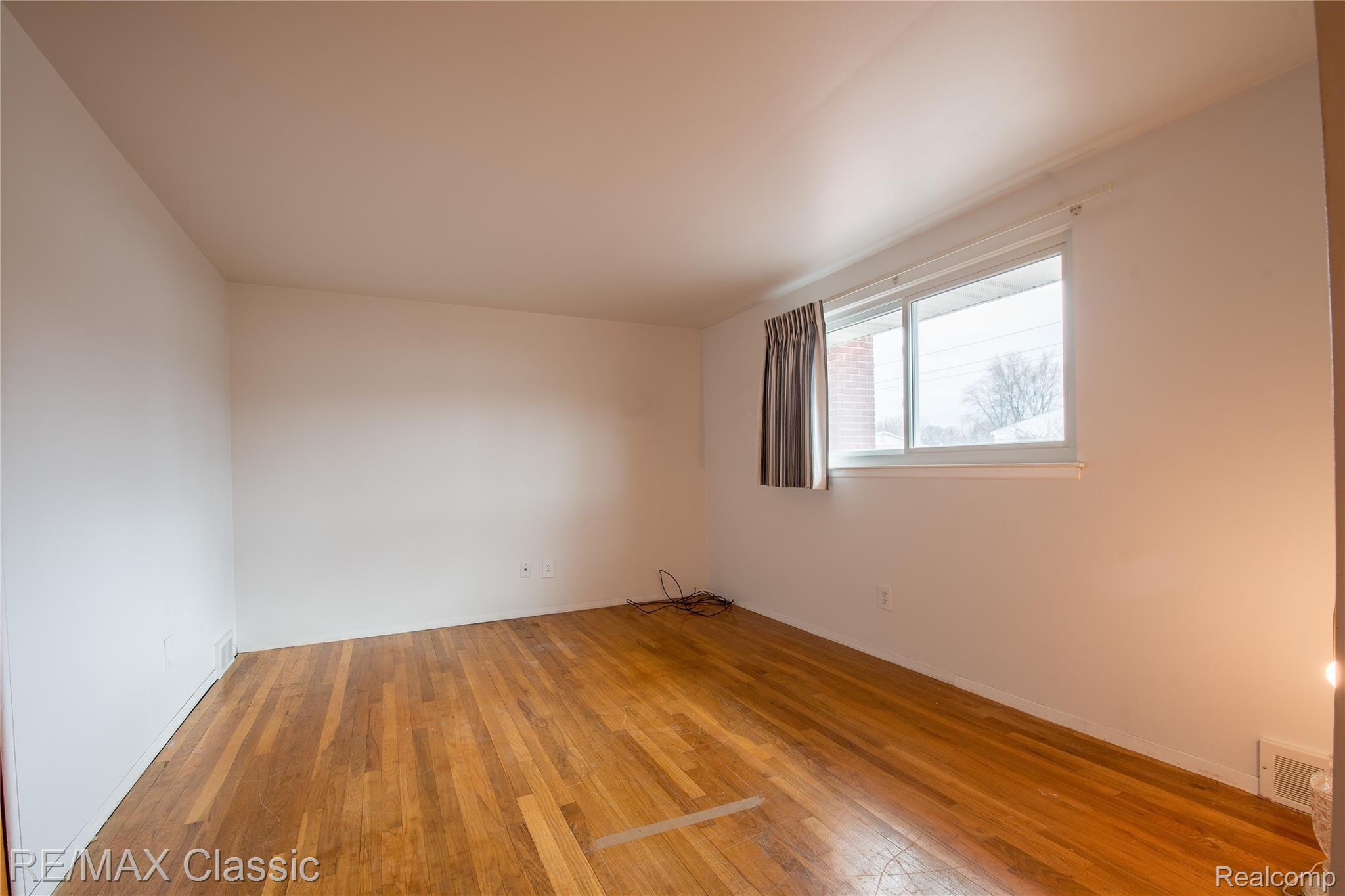 16188 Wayne Road Livonia, MI 48154 - Photo 18 of 22 16188 Wayne Rd REDO9.jpg