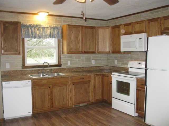 6887 Fredonia Road Manchester, TN 37355 - Photo 4 of 14 Kitchen