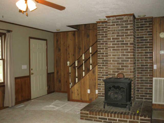 6887 Fredonia Road Manchester, TN 37355 - Photo 5 of 14 Living Room