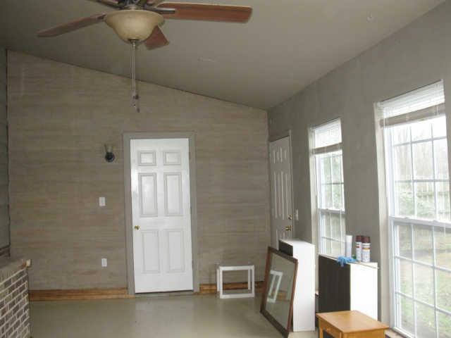 6887 Fredonia Road Manchester, TN 37355 - Photo 8 of 14 Enclosed Porch