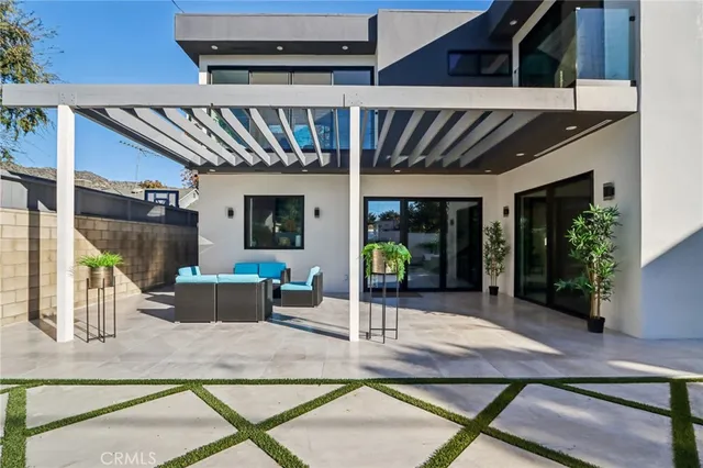 $2,399,950 | 2227 North Lamer Street, Burbank, CA 91504