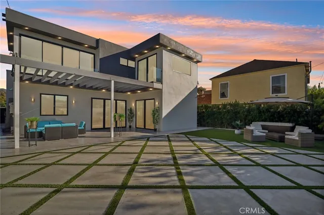 $2,399,950 | 2227 North Lamer Street, Burbank, CA 91504