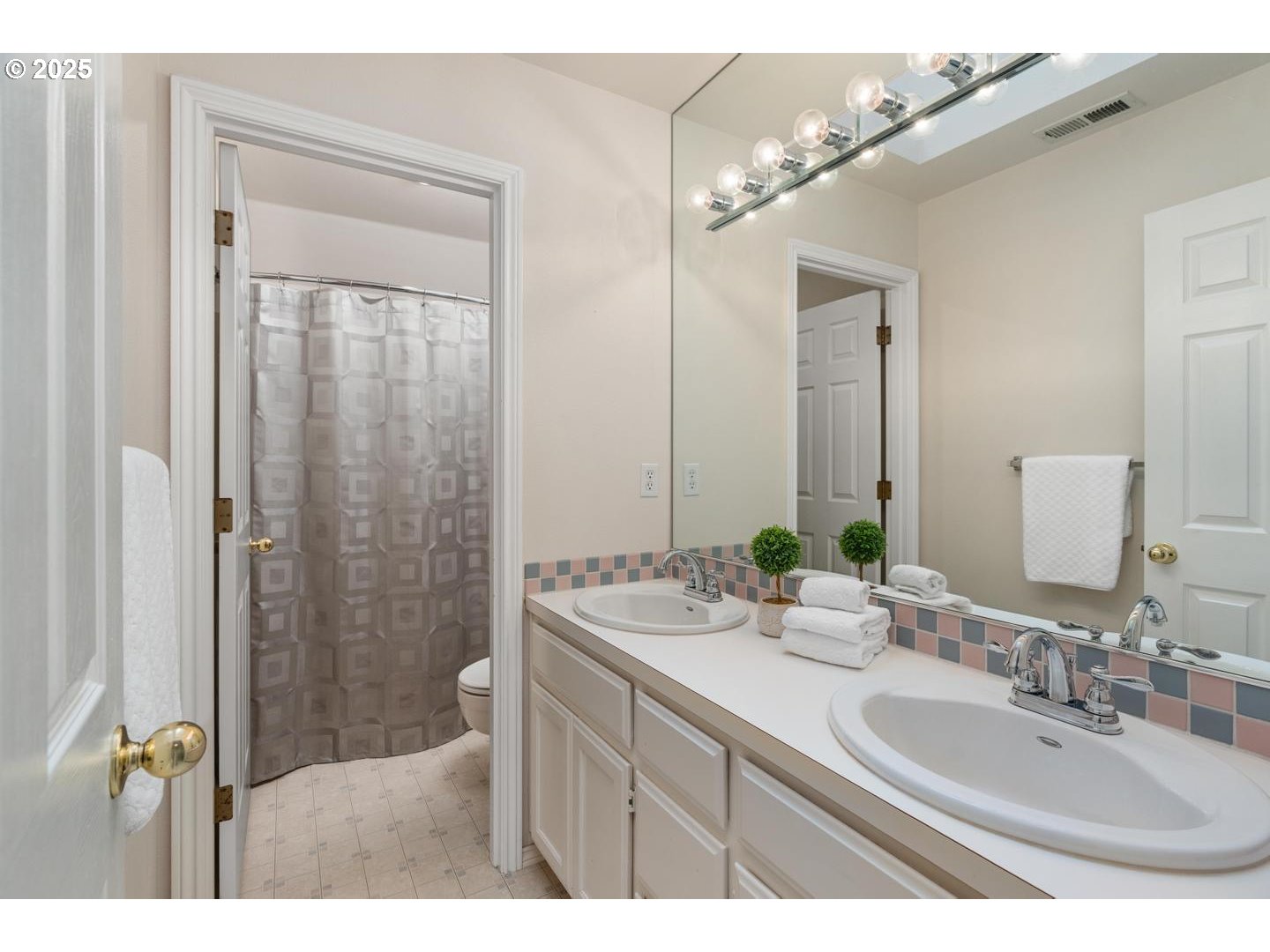 16015 Southwest Nighthawk Drive Beaverton, OR 97007 - Photo 34 of 48 Bathroom