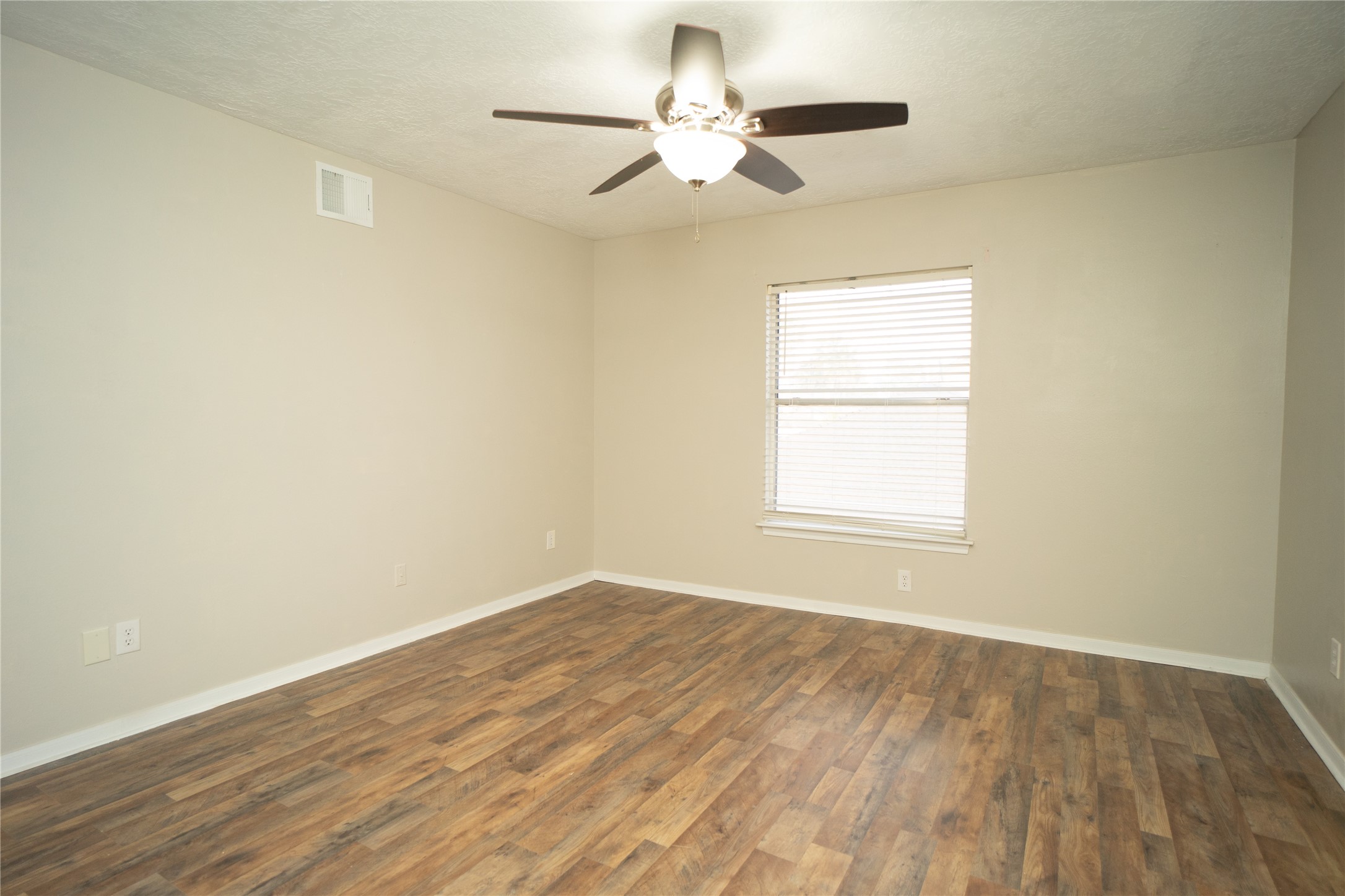 2956 Waterloo Road Pearland, TX 77581 - Photo 11 of 17 Bedroom