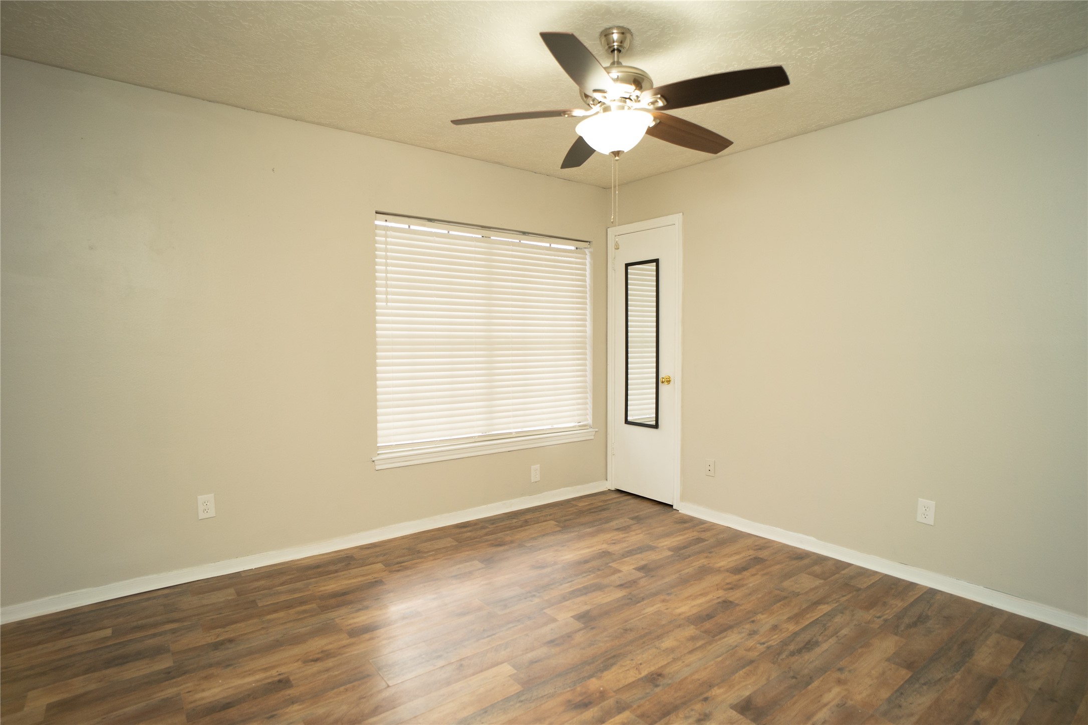 2956 Waterloo Road Pearland, TX 77581 - Photo 12 of 17 Bedroom