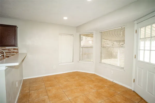 $2,550 | 2956 Waterloo Road, Pearland, TX 77581