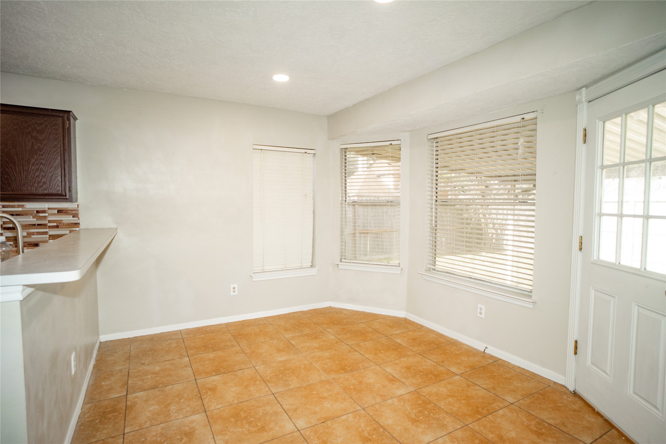 2956 Waterloo Road Pearland, TX 77581 - Photo 7 of 17 Breakfast Area