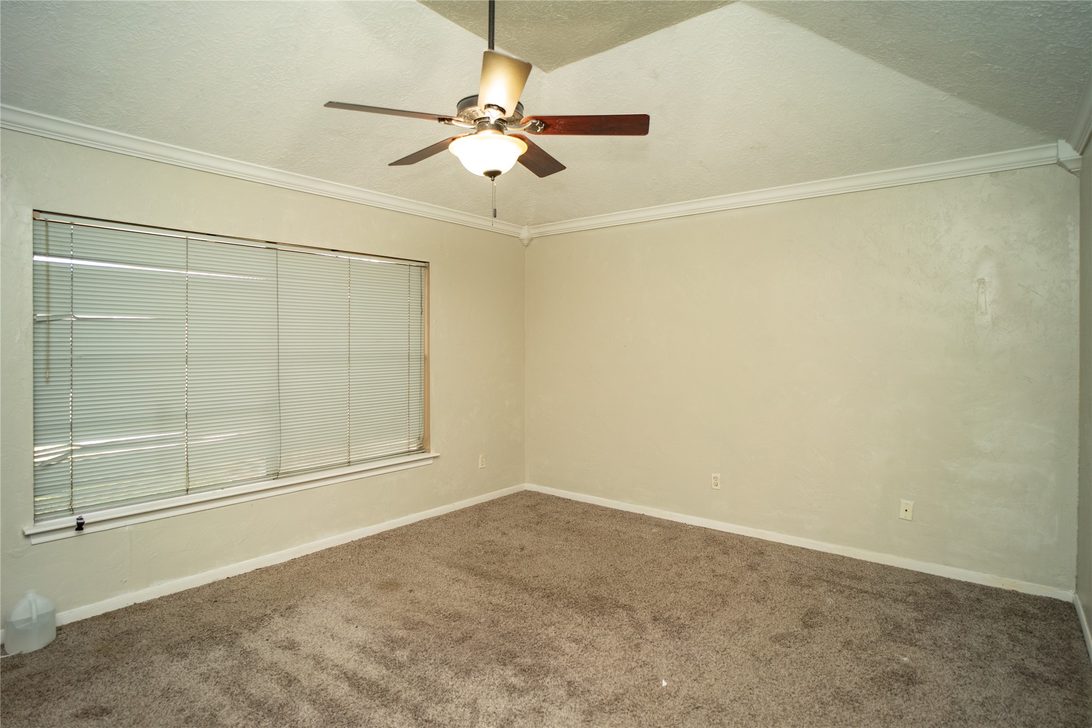 2956 Waterloo Road Pearland, TX 77581 - Photo 9 of 17 Primary Bedroom