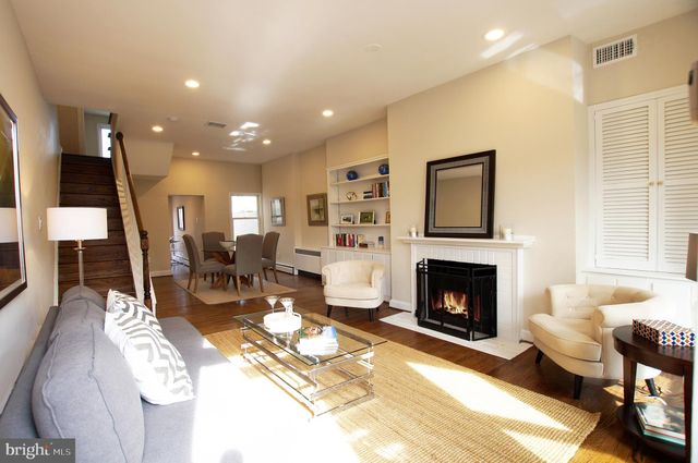 $940,000 | 330 E Street Southeast, Washington, DC 20003