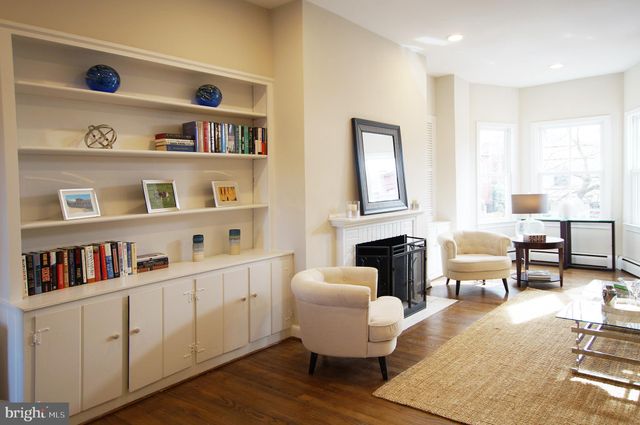 $940,000 | 330 E Street Southeast, Washington, DC 20003