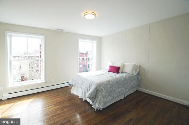 $940,000 | 330 E Street Southeast, Washington, DC 20003