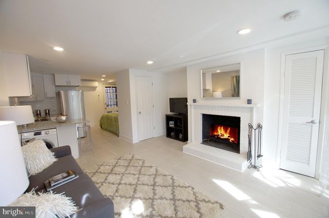 $940,000 | 330 E Street Southeast, Washington, DC 20003