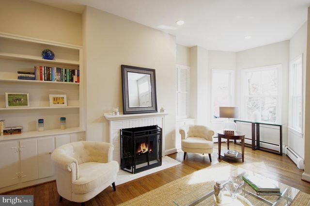 $940,000 | 330 E Street Southeast, Washington, DC 20003