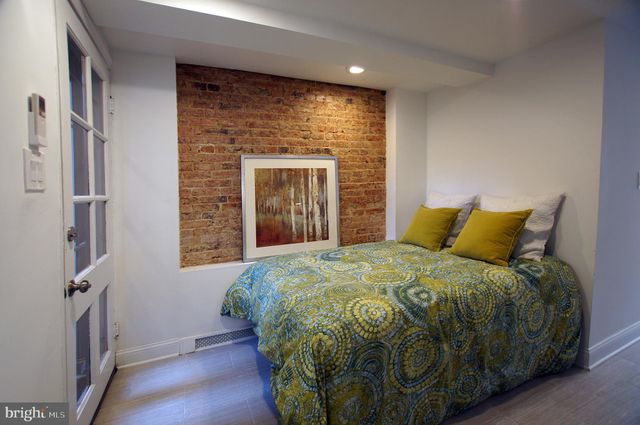 $940,000 | 330 E Street Southeast, Washington, DC 20003