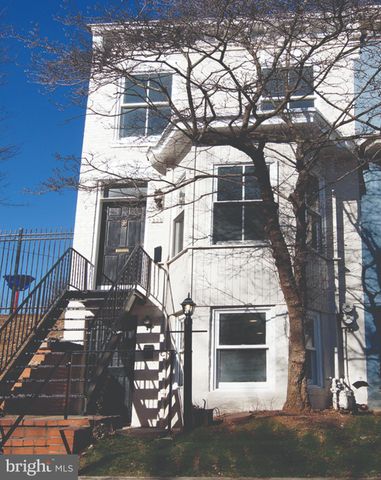 $940,000 | 330 E Street Southeast, Washington, DC 20003