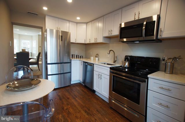 $940,000 | 330 E Street Southeast, Washington, DC 20003