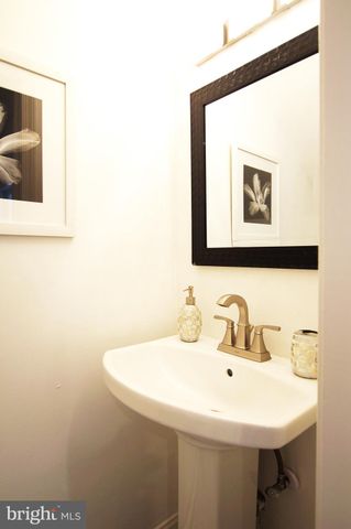 $940,000 | 330 E Street Southeast, Washington, DC 20003