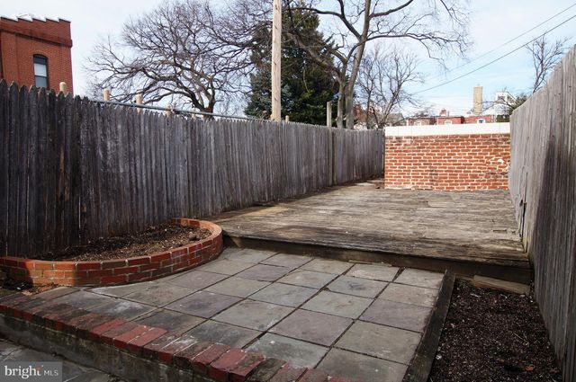 $940,000 | 330 E Street Southeast, Washington, DC 20003