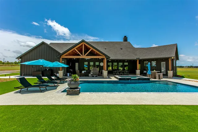 $2,200,000 | 1981 County Road 202, Caldwell, TX 77836