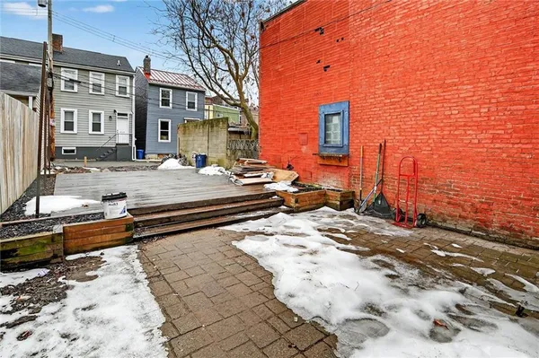 a view of residential houses with outdoor space