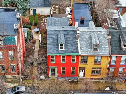 a city street filled with lots of traffic and trees